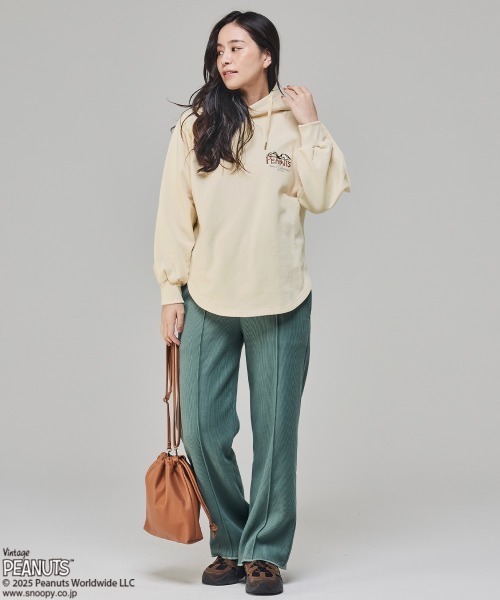 KRIFF MAYER Lady's Collection(クリフメイヤーレディースコレクション)の「刺繍スヌーピー裏起毛パーカー(パーカー・レディース・チャコール/カラフル/グリーン/ナチュラル/ベージュ・MEDIUM/LARGE)」の7枚目の写真