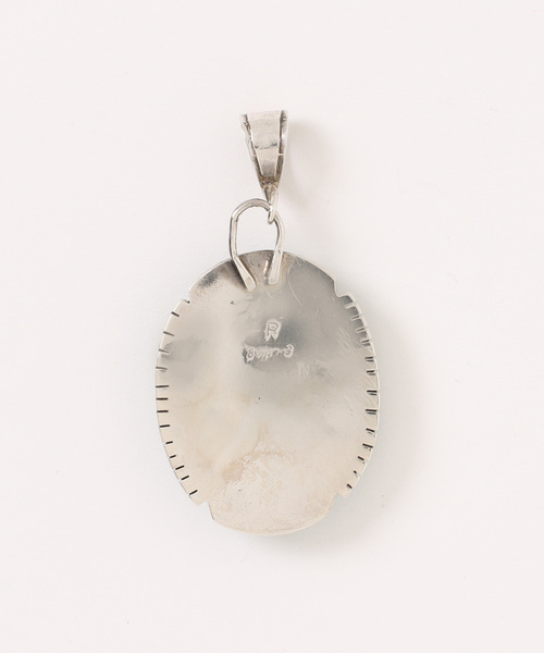 Indian Jewelry（インディアンジュエリー）の「THEATER シアター ラウンドシェイプデザインターコイズペンダントトップ Made in USA（チャーム・レディース・シルバー・FREE）」の2枚目の写真