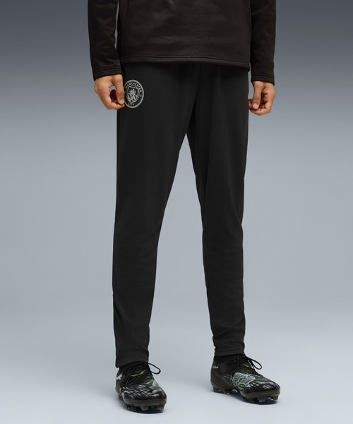 PUMA(プーマ)の「PUMA プーマ メンズ マンチェスターシティ FC トレーニング Wポケッツ パン(その他パンツ・メンズ・ブラック×シルバー/ネイビー・X-LARGE/LARGE/SMALL/MEDIUM/X-SMALL)」の1枚目の写真