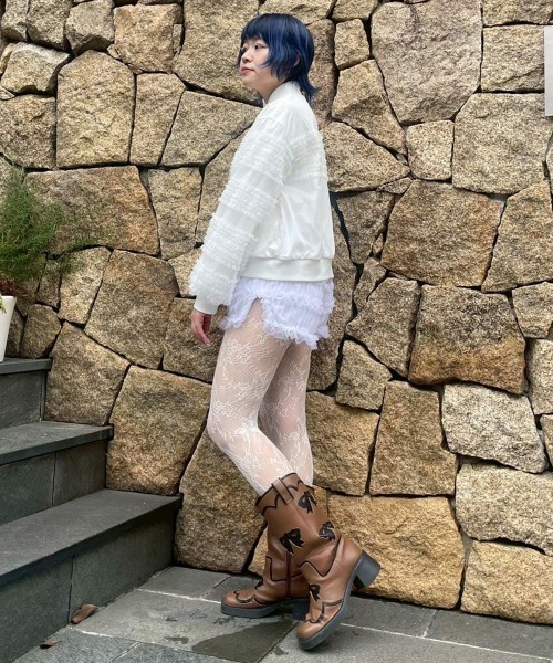 Candy Stripper（キャンディストリッパー）の「OVERLAPPED FRILL ブルゾン（ブルゾン・レディース・スモークピンク/ブラック/オフホワイト・FREE）」の13枚目の写真