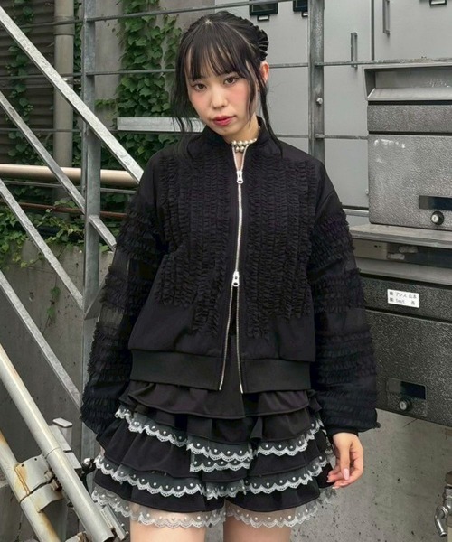 Candy Stripper（キャンディストリッパー）の「OVERLAPPED FRILL ブルゾン（ブルゾン・レディース・スモークピンク/ブラック/オフホワイト・FREE）」の4枚目の写真