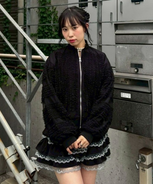 Candy Stripper（キャンディストリッパー）の「OVERLAPPED FRILL ブルゾン（ブルゾン・レディース・スモークピンク/ブラック/オフホワイト・FREE）」の5枚目の写真