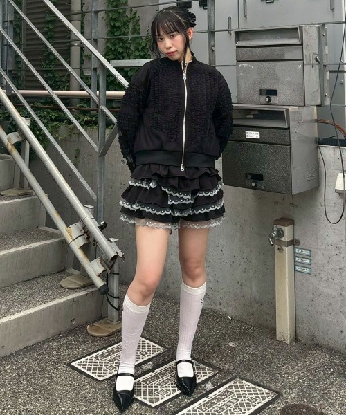 Candy Stripper（キャンディストリッパー）の「OVERLAPPED FRILL ブルゾン（ブルゾン・レディース・スモークピンク/ブラック/オフホワイト・FREE）」の7枚目の写真