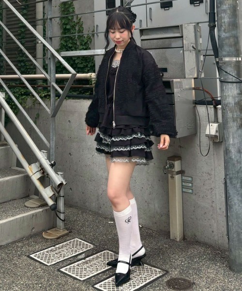 Candy Stripper（キャンディストリッパー）の「OVERLAPPED FRILL ブルゾン（ブルゾン・レディース・スモークピンク/ブラック/オフホワイト・FREE）」の9枚目の写真