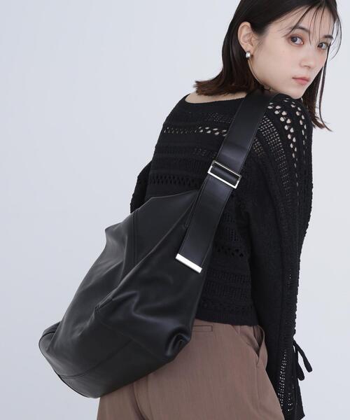 NATURAL BEAUTY BASIC(ナチュラルビューティーベーシック)の「アジャスタブルエイジドショルダーバッグ(ショルダーバッグ・レディース・ダークブラウン/ブラック・フリ-)」の2枚目の写真