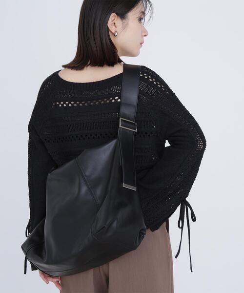 NATURAL BEAUTY BASIC(ナチュラルビューティーベーシック)の「アジャスタブルエイジドショルダーバッグ(ショルダーバッグ・レディース・ダークブラウン/ブラック・フリ-)」の3枚目の写真