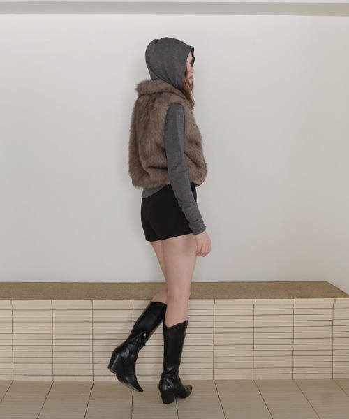 Mili affinity(ミリアフィニティー)の「フェイクファースタンドネックダブルジップショート丈ベスト(ベスト・レディース・ブラウン系1/ブラック/ベージュ系/ブラウン/グレー系/ブラウン系2・FREE)」の21枚目の写真