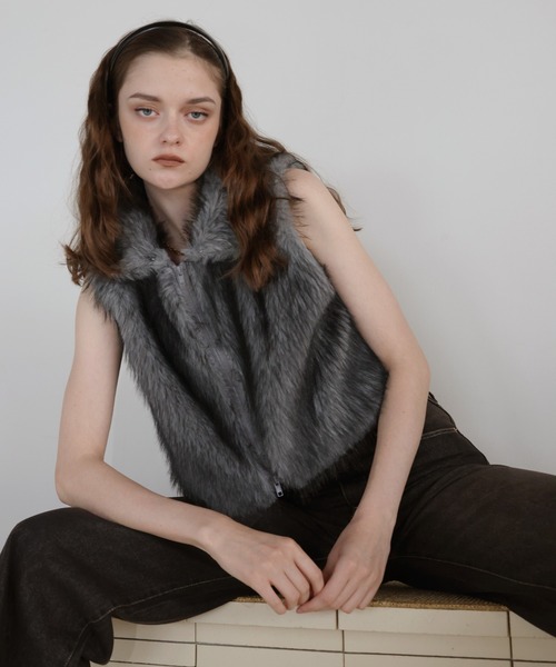 セール】フェイクファースタンドネックダブルジップショート丈ベスト