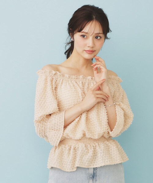 index(インデックス)の「2WAY カットジャカードブラウス【洗濯機洗い可/防シワ】(シャツ/ブラウス・レディース・ライトベージュ/ピンク系その他/ブラック・00)」の1枚目の写真