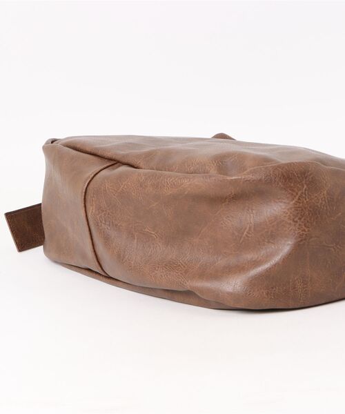 BEVERLY HILLS POLO CLUB(ビバリーヒルズポロクラブ)の「【BEVERLY HILLS POLO CLUB/ビバリーヒルズポロクラブ 】フェイクレザー ビッグショルダーバッグ(ショルダーバッグ・メンズ・ブラウン/ブラック・FREE)」の3枚目の写真