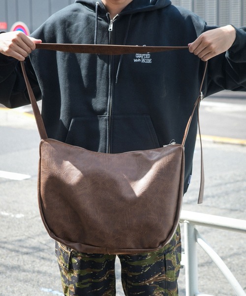 BEVERLY HILLS POLO CLUB(ビバリーヒルズポロクラブ)の「【BEVERLY HILLS POLO CLUB/ビバリーヒルズポロクラブ 】フェイクレザー ビッグショルダーバッグ(ショルダーバッグ・メンズ・ブラウン/ブラック・FREE)」の17枚目の写真