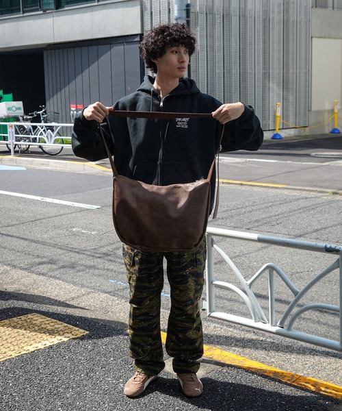 BEVERLY HILLS POLO CLUB(ビバリーヒルズポロクラブ)の「【BEVERLY HILLS POLO CLUB/ビバリーヒルズポロクラブ 】フェイクレザー ビッグショルダーバッグ(ショルダーバッグ・メンズ・ブラウン/ブラック・FREE)」の14枚目の写真