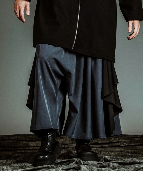 NO ID.（ノーアイディ）の「【NO ID.】Gather Baggy Drape Trousers / ギャザー バギー ドレープ トラウザーズ（スラックス・メンズ・チェック/ブラック/グレー・2/1）」の2枚目の写真