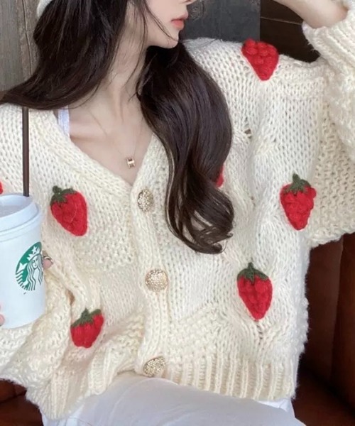 SHOUYO(ショウヨウ)の「いちご刺繍オーバーサイズニットカーディガン/ガーリー(カーディガン/ボレロ・レディース・ピンク/オフホワイト・M)」の1枚目の写真