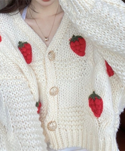 SHOUYO(ショウヨウ)の「いちご刺繍オーバーサイズニットカーディガン/ガーリー(カーディガン/ボレロ・レディース・ピンク/オフホワイト・M)」の4枚目の写真