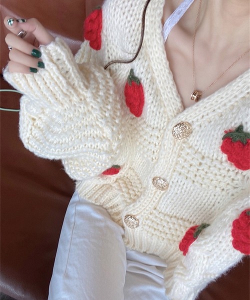 SHOUYO(ショウヨウ)の「いちご刺繍オーバーサイズニットカーディガン/ガーリー(カーディガン/ボレロ・レディース・ピンク/オフホワイト・M)」の5枚目の写真