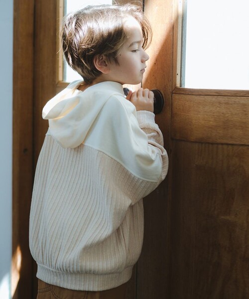 BRANSHES（ブランシェス）の「【おそろい】異素材切り替えパーカー（パーカー・キッズ・アイボリー/ネイビー・90/150/140/100/110/120/130）」の6枚目の写真