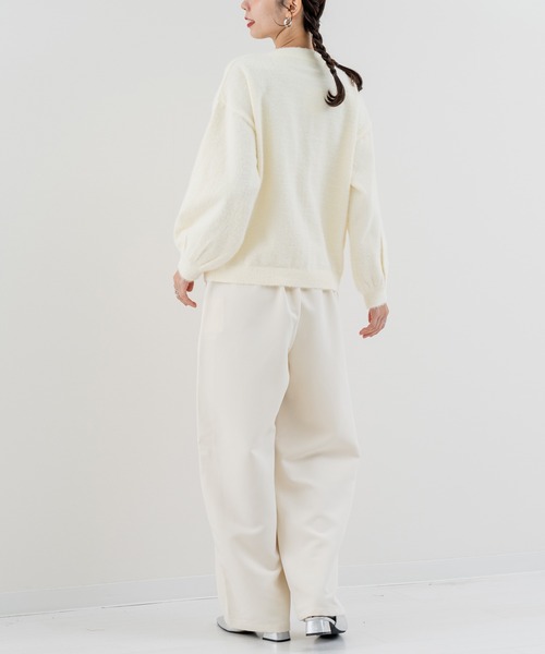 ANNA LUNA(アンナルナ)の「【ANNA LUNA】大人かわいく仕上げた シャギー クルーネック カーディガン(カーディガン/ボレロ・レディース・オフホワイト/グレー・MEDIUM)」の5枚目の写真
