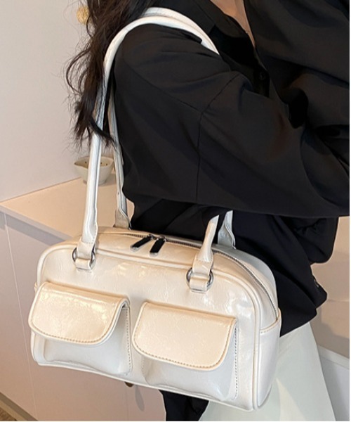 WEGO（ウィゴー）の「WEGO/マルチポケットワンショルダーフェイクレザーバッグ（ショルダーバッグ・レディース・ブラウン/レッド/ホワイト/ブラック・FREE）」の16枚目の写真