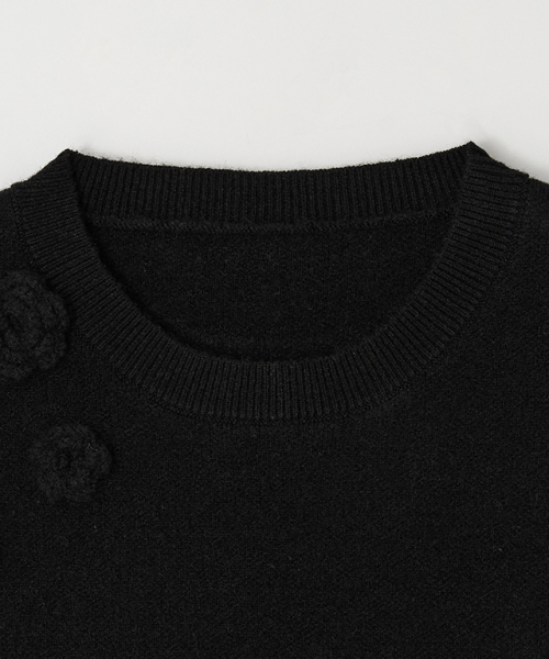 RONRON(ロンロン)の「HANDMADE FLOWER SHORT SLEEVE KNIT BLACK(ニット/セーター・レディース・その他・FREE)」の3枚目の写真