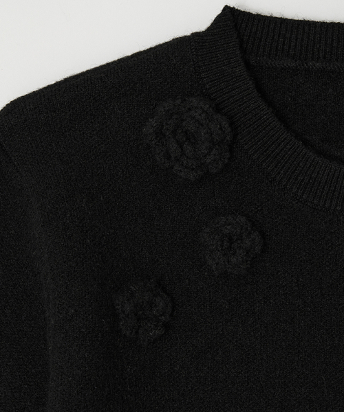 RONRON(ロンロン)の「HANDMADE FLOWER SHORT SLEEVE KNIT BLACK(ニット/セーター・レディース・その他・FREE)」の4枚目の写真