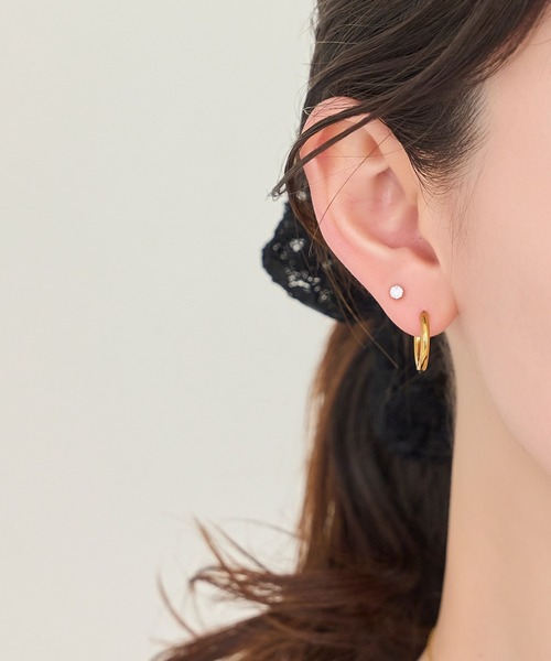 Phoebe(フィービィー)の「【金属アレルギー対応】一粒ピアス/サージカルステンレス/ユニセックス(ピアス(両耳用)・レディース・クリア/イエローゴールド・FREE)」の8枚目の写真