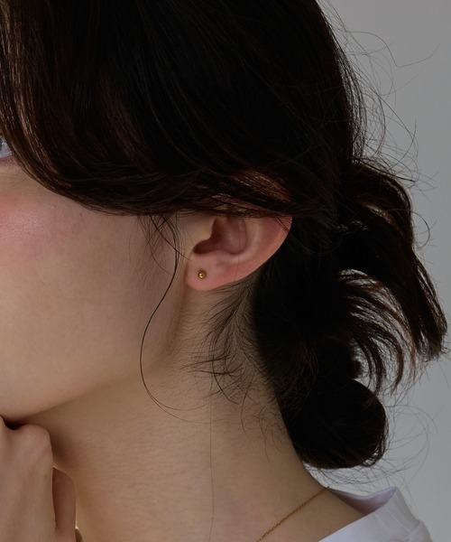 Phoebe(フィービィー)の「【金属アレルギー対応】一粒ピアス/サージカルステンレス/ユニセックス(ピアス(両耳用)・レディース・クリア/イエローゴールド・FREE)」の15枚目の写真