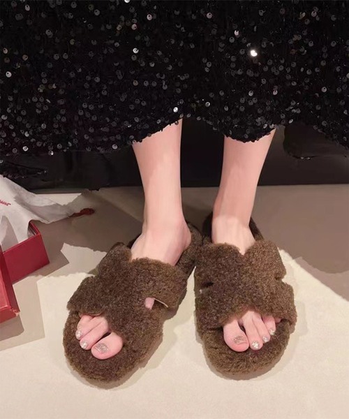 LOWO(ロワ)の「ボア フラットサンダル 秋 冬(サンダル・レディース・ベージュ/ブラウン/レッド/ブラック・36/37/38/39/40)」の3枚目の写真