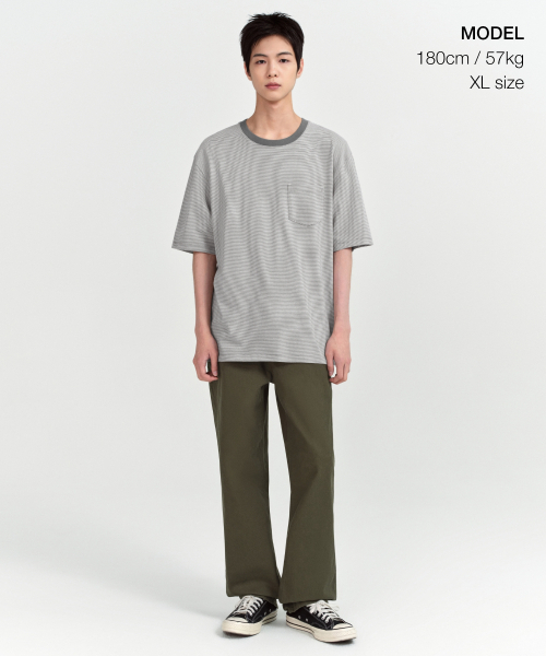 MUSINSA STANDARD（ムシンサスタンダード）の「マイクロストライプリラックスポケットTシャツ[グレー/アイボリー]（Tシャツ/カットソー・メンズ・その他・MEDIUM/LARGE/X-LARGE/XX-LARGE/XXX-LARGE）」の2枚目の写真