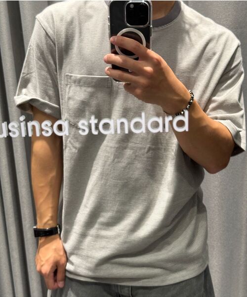 MUSINSA STANDARD（ムシンサスタンダード）の「マイクロストライプリラックスポケットTシャツ[グレー/アイボリー]（Tシャツ/カットソー・メンズ・その他・MEDIUM/LARGE/X-LARGE/XX-LARGE/XXX-LARGE）」の7枚目の写真