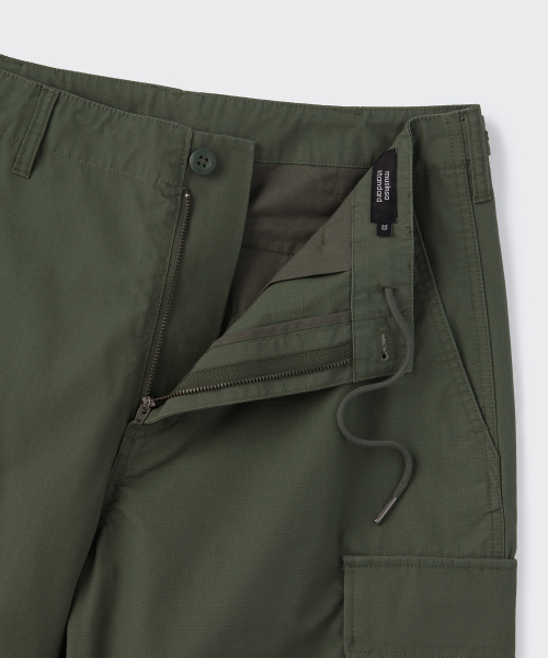 MUSINSA STANDARD（ムシンサスタンダード）の「リップストップパラシュートカーゴパンツ[セージグリーン]（その他パンツ・メンズ・その他・26/27/28/29/30/31/32/33/34/36/38/40/42）」の4枚目の写真