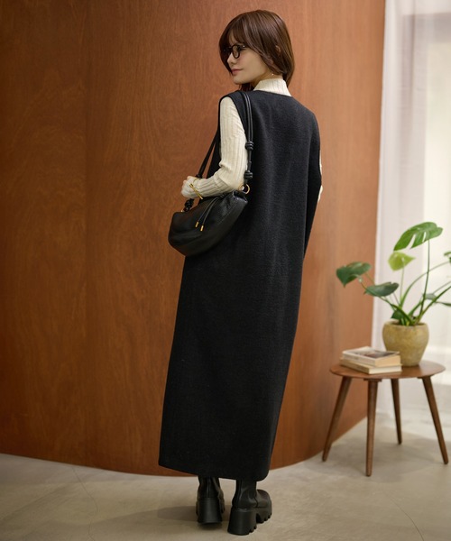 LAULEN（ローレン）の「wool blend deep neck sleeveless dress /ウールブレンドディープネックノースリーブワンピース（ジャンパースカート・レディース・ブラック/チャコールグレー/ワインレッド・FREE）」の16枚目の写真