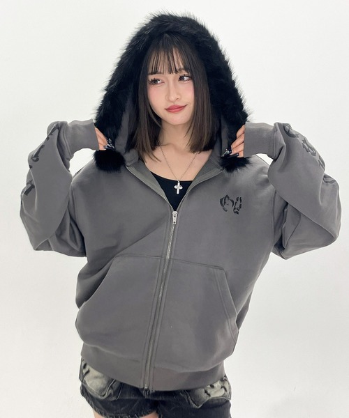OY(オーワイ)の「『OY/オーワイ』GOTHIC CROSS FAUX FUR HOODIE ZIP UP/ゴシッククロス ファーフードパーカー(パーカー・レディース・ブラック/グレー・M/L)」の14枚目の写真