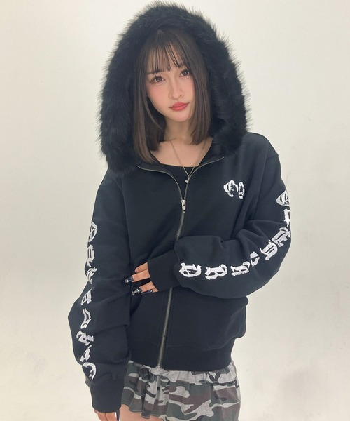 OY(オーワイ)の「『OY/オーワイ』GOTHIC CROSS FAUX FUR HOODIE ZIP UP/ゴシッククロス ファーフードパーカー(パーカー・レディース・ブラック/グレー・M/L)」の7枚目の写真