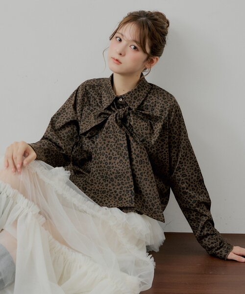 Chico（チコ）の「【SALON by Chico】リボン付きレースデザインシャツ（シャツ/ブラウス・レディース・ホワイト/ブルー/ブラウン系その他2・FREE）」の3枚目の写真