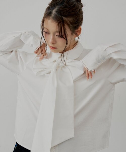 Chico（チコ）の「【SALON by Chico】リボン付きレースデザインシャツ（シャツ/ブラウス・レディース・ホワイト/ブルー/ブラウン系その他2・FREE）」の8枚目の写真