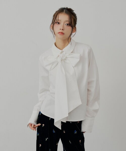 Chico（チコ）の「【SALON by Chico】リボン付きレースデザインシャツ（シャツ/ブラウス・レディース・ホワイト/ブルー/ブラウン系その他2・FREE）」の9枚目の写真