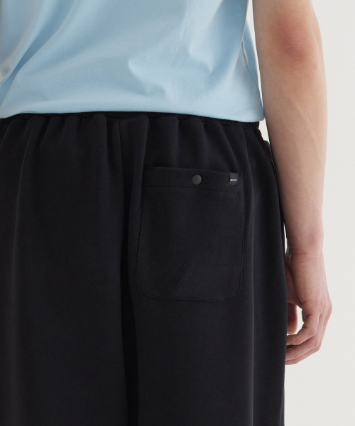 COVERNAT(カバーナット)の「ワイドCロゴスウェットジョガーパンツブラック(スウェットパンツ・レディース・その他・SMALL/MEDIUM/LARGE/X-LARGE)」の8枚目の写真