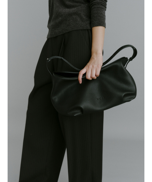 Yuje(ユジェ)の「LOUNA MIDDLE BAG (3color)(ショルダーバッグ・レディース・ブラック/ブラウン/Wine・FREE)」の12枚目の写真