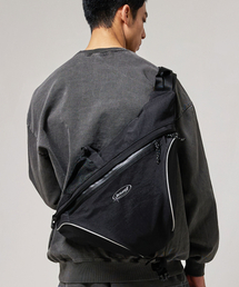 BSMT（ベースメントアーカイブ）の「Washed Nylon Reflective Slingback_Black（メッセンジャーバッグ）」