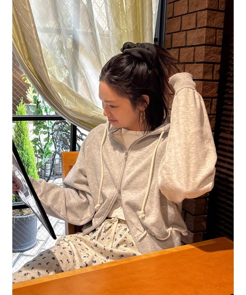 Ungrid（アングリッド）の「ダブルジップショートパーカー（パーカー・レディース・チャコールグレー/イエロー/ライトグレー・FREE）」の13枚目の写真