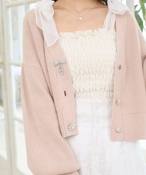 MAJESTIC LEGON（マジェスティックレゴン）の「キラキラモチーフビジューボタンカーデ（カーディガン/ボレロ・レディース・アイボリー/ピンク/ライトグリーン/ブルー・MEDIUM）」の4枚目の写真