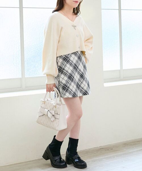 MAJESTIC LEGON（マジェスティックレゴン）の「キラキラモチーフビジューボタンカーデ（カーディガン/ボレロ・レディース・アイボリー/ピンク/ライトグリーン/ブルー・MEDIUM）」の8枚目の写真