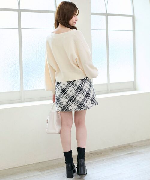 MAJESTIC LEGON（マジェスティックレゴン）の「キラキラモチーフビジューボタンカーデ（カーディガン/ボレロ・レディース・アイボリー/ピンク/ライトグリーン/ブルー・MEDIUM）」の9枚目の写真