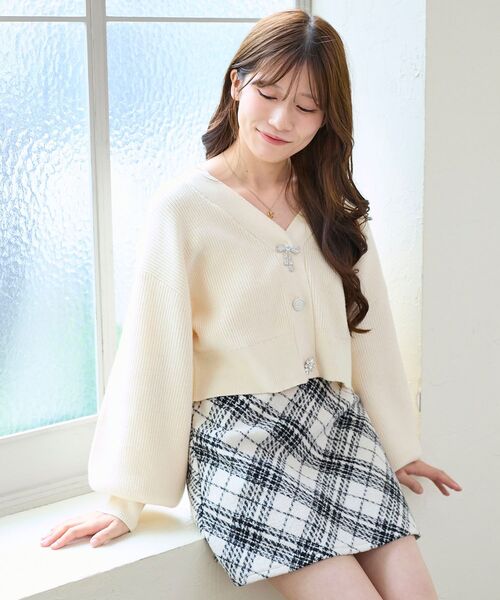 MAJESTIC LEGON（マジェスティックレゴン）の「キラキラモチーフビジューボタンカーデ（カーディガン/ボレロ・レディース・アイボリー/ピンク/ライトグリーン/ブルー・MEDIUM）」の10枚目の写真