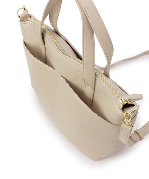 one'sterrace(ワンズテラス)の「Legato Largo 2WAY トートバッグ CURVE(トートバッグ・レディース・アイボリー系8/ベージュ系その他7/ブラック系8・99)」の13枚目の写真