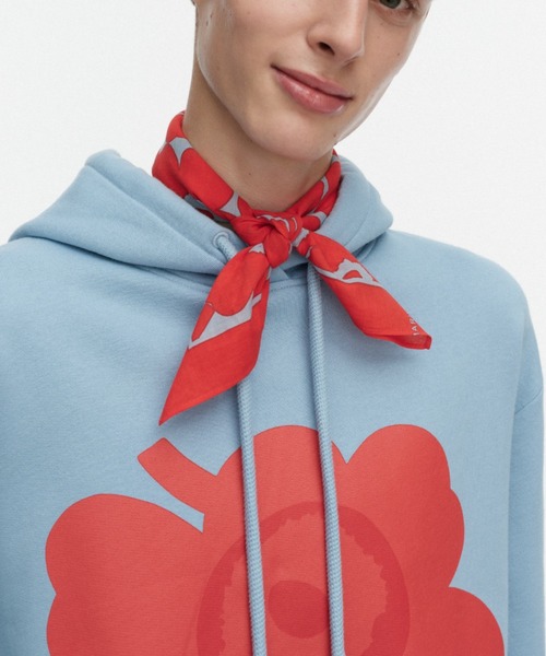 marimekko（マリメッコ）の「【kioski】 Astrilli Unikko / scarf（ストール/ショール・レディース・レッド/ブルー・FREE）」の2枚目の写真