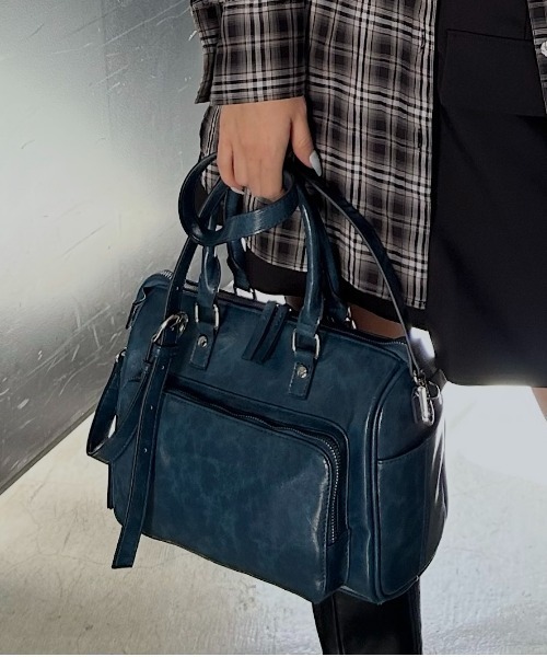 PAGEBOY（ページボーイ）の「【500mlペットボトルも入る】アウトポケットスクエアBAG（ショルダーバッグ・レディース・ブラック/チャコールグレー/ブルー・FREE）」の3枚目の写真