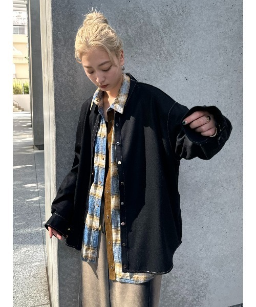 ELCHELE(エルチェレ)の「ASSORT BUTTON SAXONY SHIRT(シャツ/ブラウス・レディース・クリーム/ブラック・FREE)」の9枚目の写真
