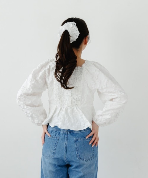 flower(フラワー)の「シャルムフラワーブラウス(シャツ/ブラウス・レディース・ホワイト/ブラック・FREE)」の4枚目の写真